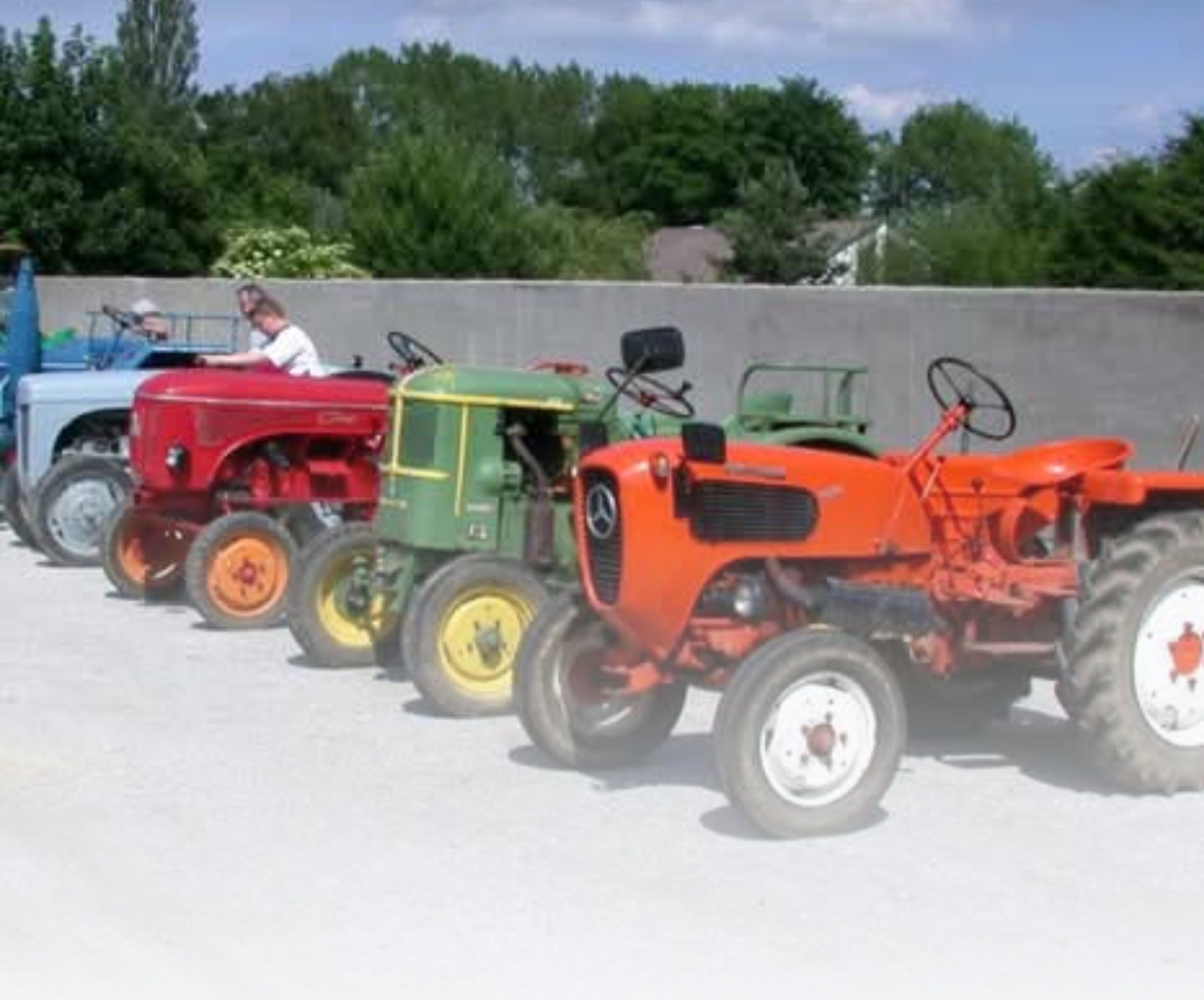 rassemblement de vieux tracteurs